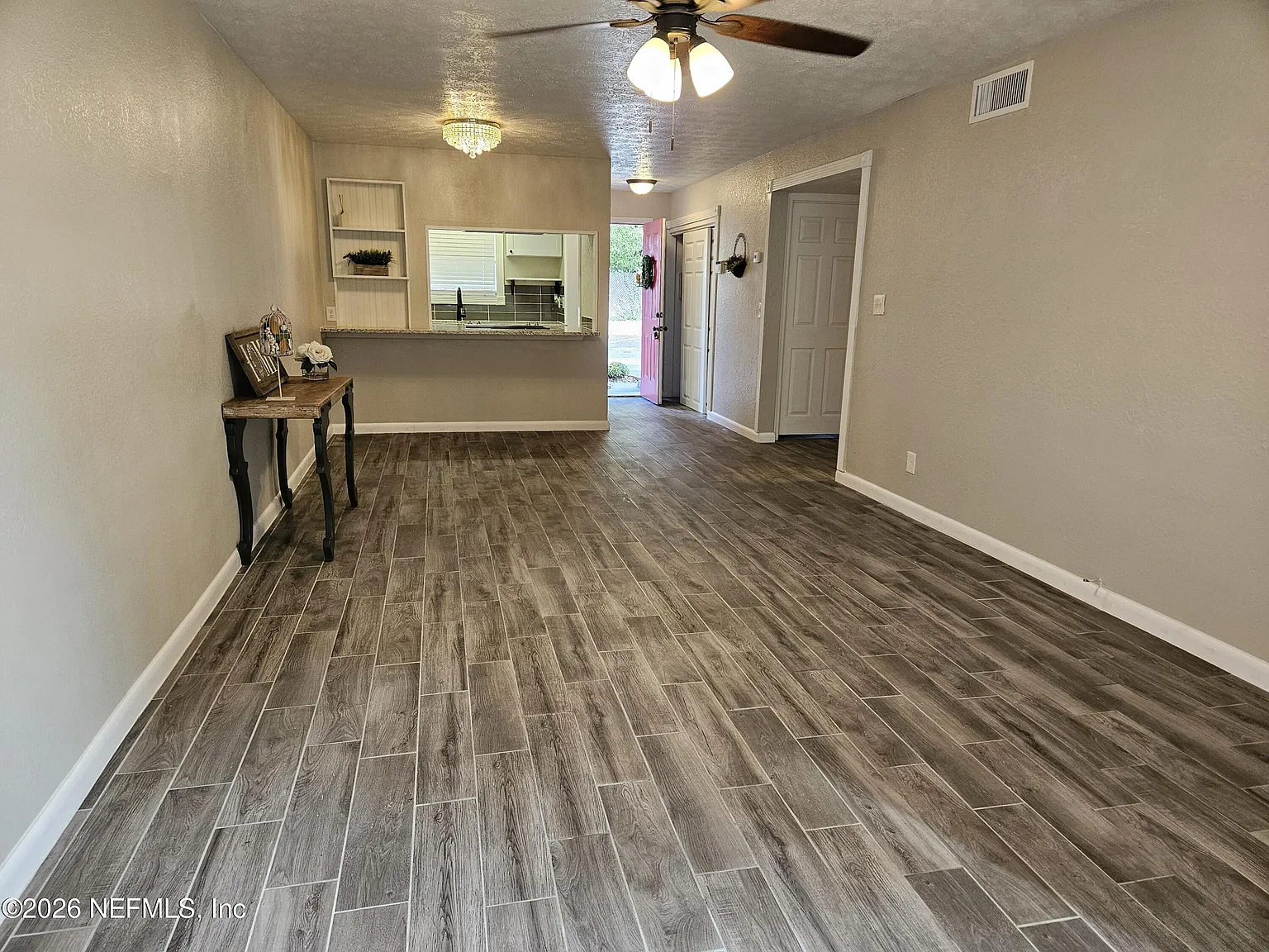 2 bed, 1.5 bath, 897 sqft, $1,250 — Photo 4