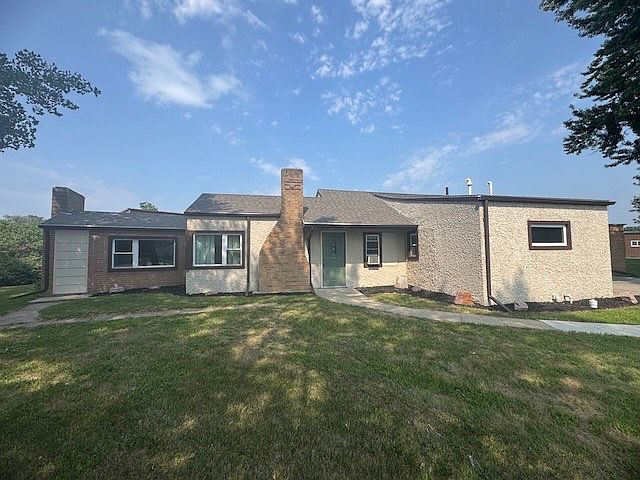 1st image of 402 E 4th St