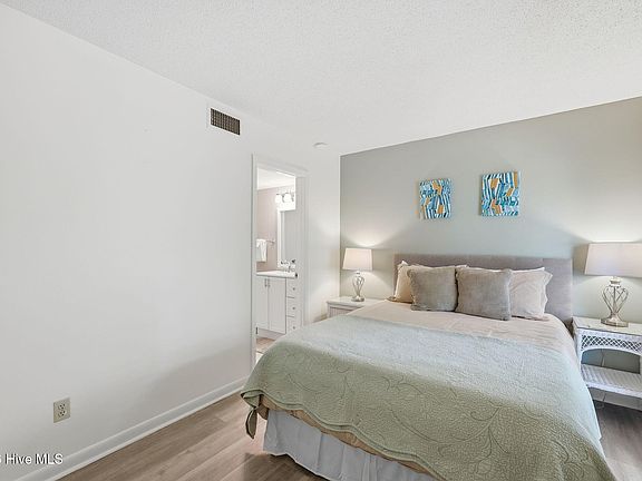 3rd image of 10 Pine Tree Road # 211