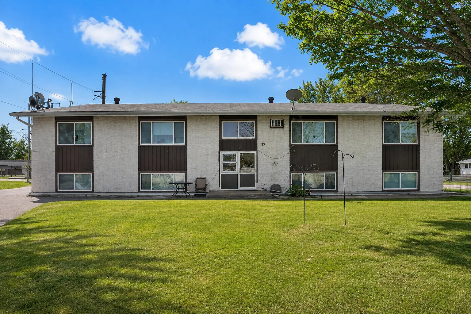 2 bed, 1000 sqft, $1,200 — Photo 2
