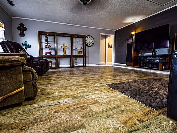 4th image of 5002 Pleasant Dr