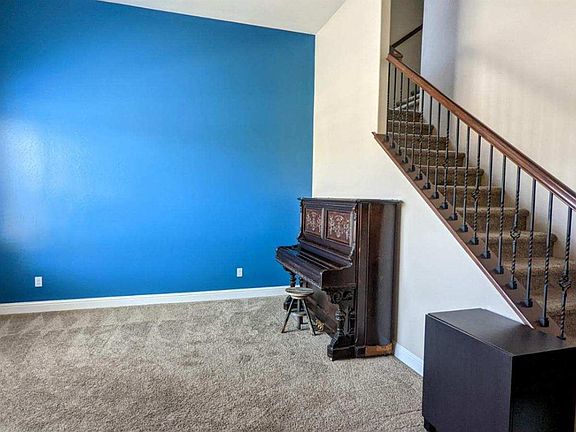 3rd image of 9505 Mountain Aspen Ln