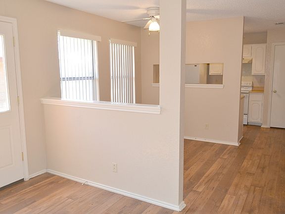 4th image of 2111 Cimmaron Dr