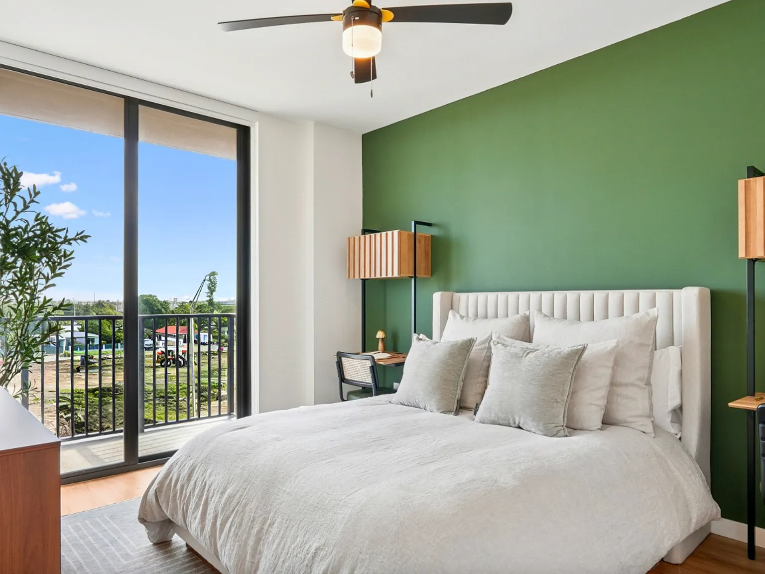 1 bed, 700 sqft, $1,936 — Photo 2