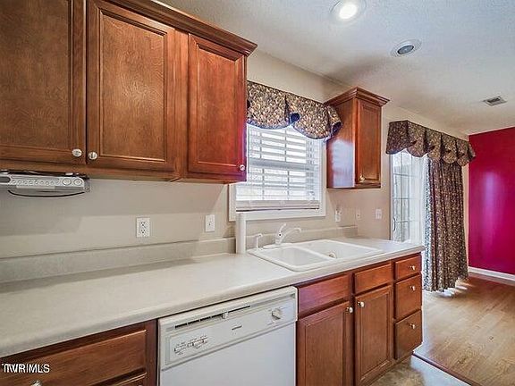 5th image of 1809 Lakeview Dr