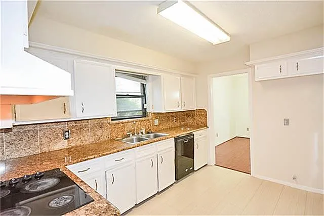 2814 Field Line Dr — Photo 14