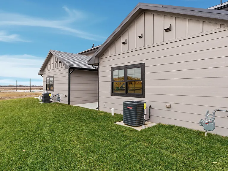 2138 E Beaumont St — Photo 30