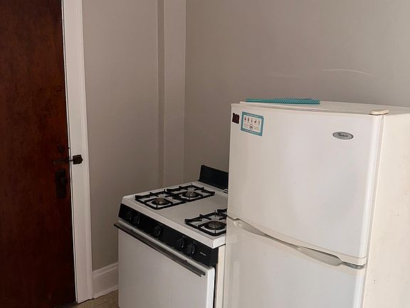 2nd image of 1380 Riverside Dr #11