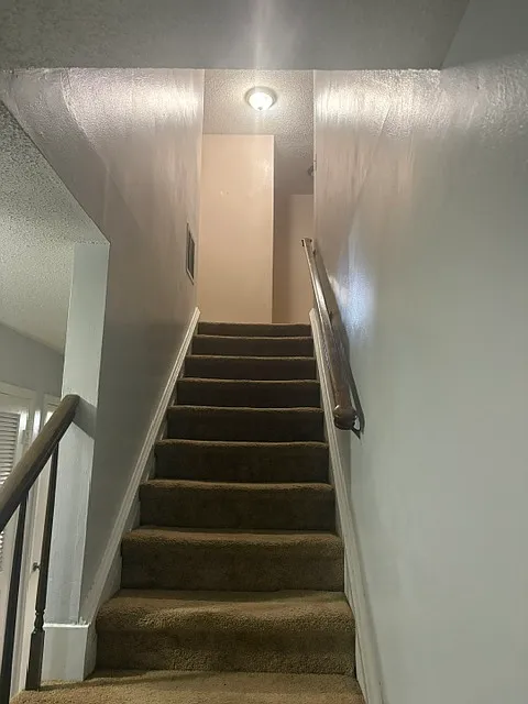4 bed, 2.5 bath, 2300 sqft, $2,300 — Photo 3