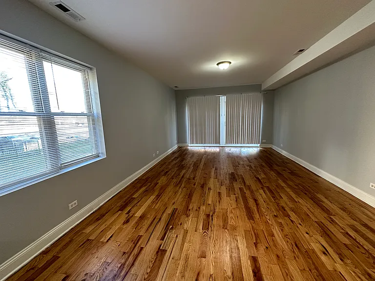 5728 S Prairie Ave — Photo 7