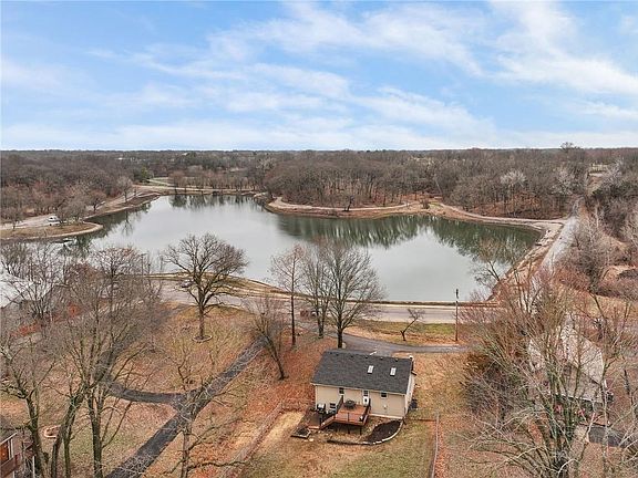 2nd image of 511 Southwest Dr