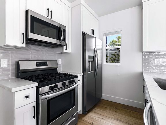 3rd image of 743 3/4 N Occidental Blvd #743-3/4