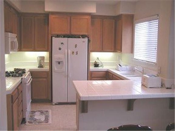 4th image of 856 Foxworthy Ave