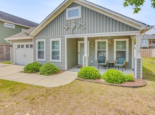 119 NE 4th St, Oak Island, NC 28465