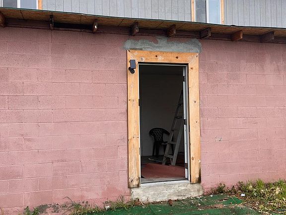 2nd image of 11703 Davis St #4