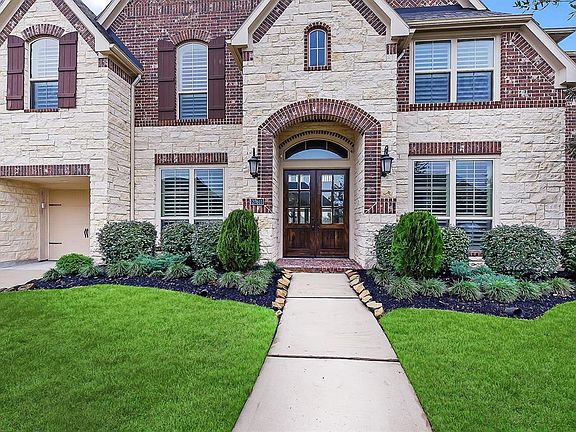 2nd image of 27611 Hunting Bay Ct