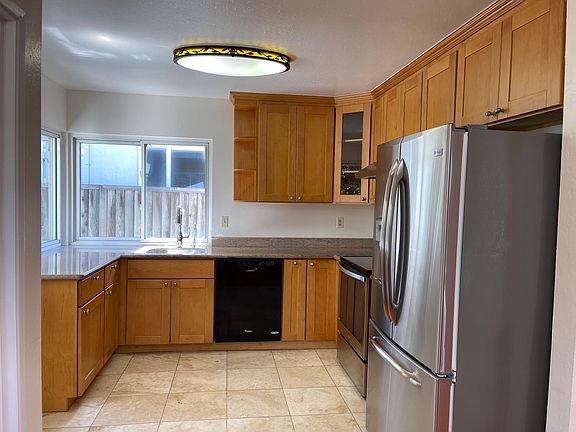 4th image of 1010 Harlan Ct