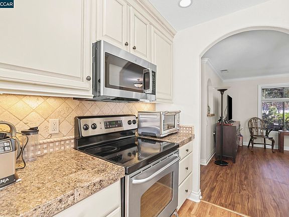 3rd image of 2308 Pine Knoll Dr Unit 3