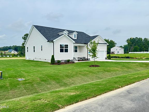 2nd image of 35 Windward Pl