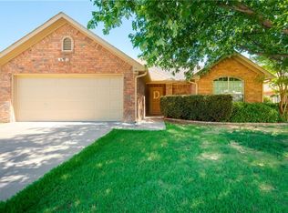 703 Oakmont Dr, Ennis, TX 75119