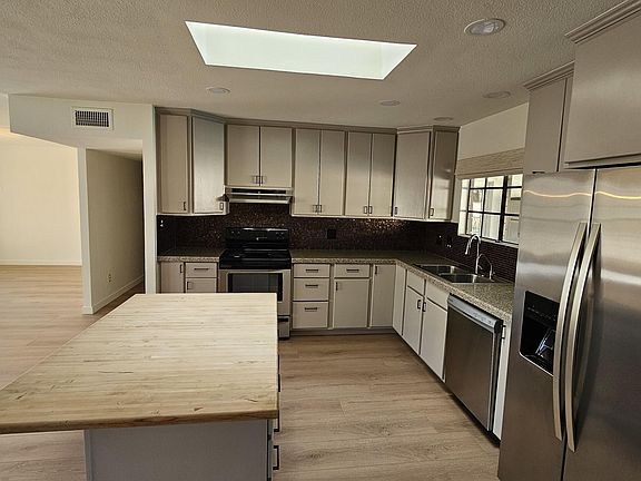 5th image of 5012 E Presidio Rd