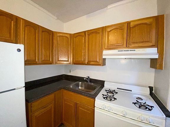 3rd image of 111-45 76th Dr #C11