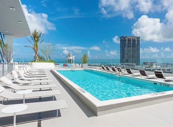 4th image of 55 SW 9th St Unit 2906