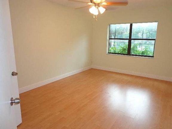 4th image of 8290 Lake Dr APT 113