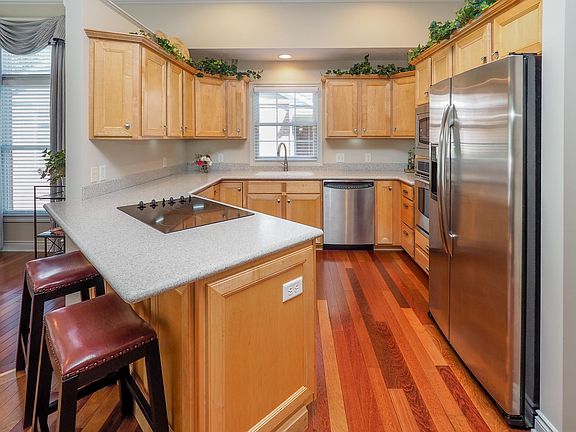 4th image of 1945 Autumn Crest Ln