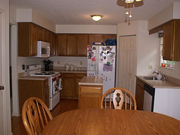 4th image of 831 Windgap Dr