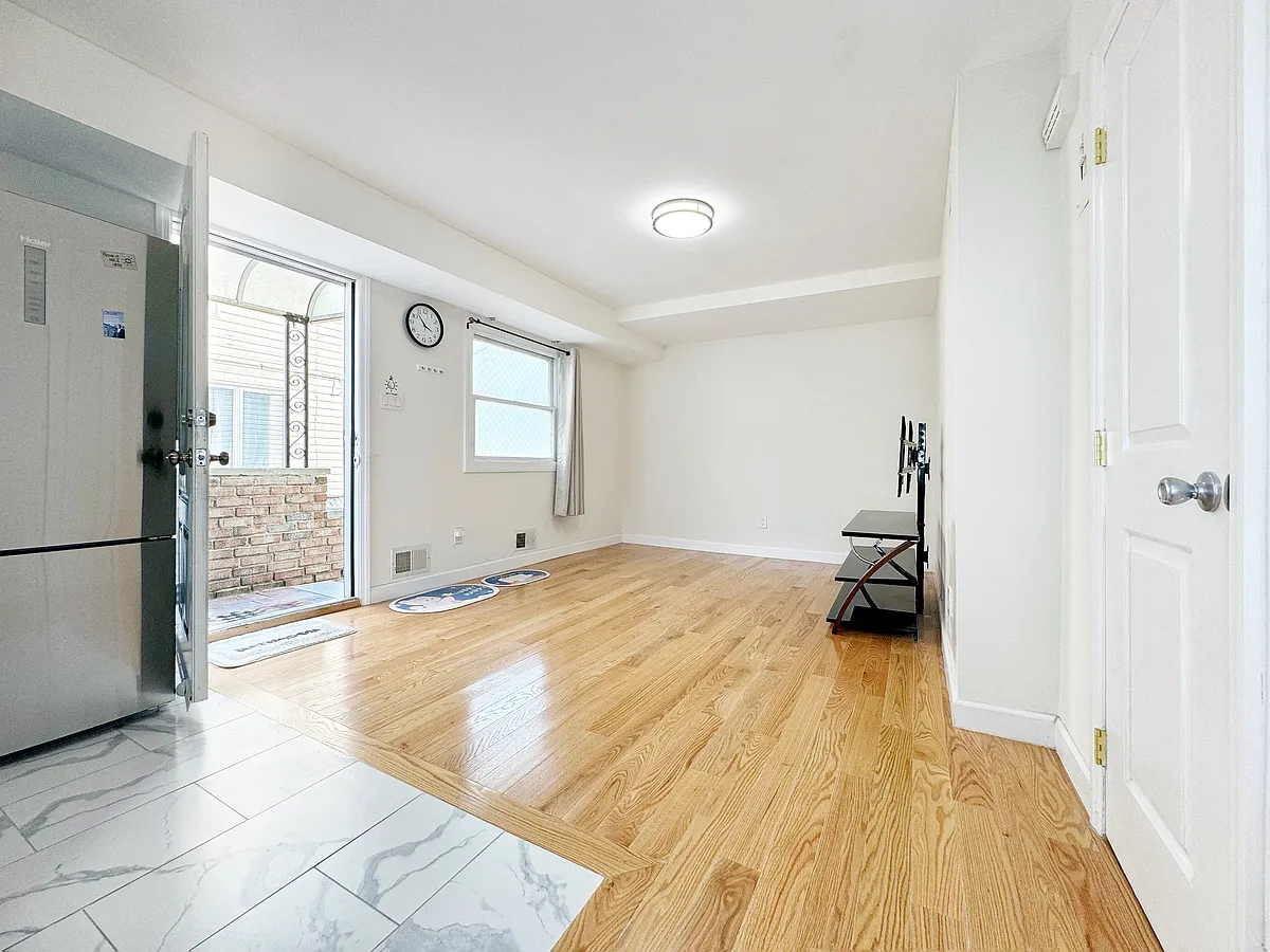 Building Photo - 255 Merrymount St #1