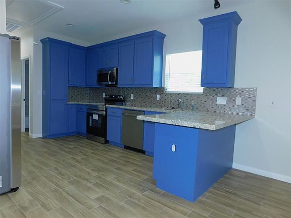 3rd image of 904 W Sealy St #B