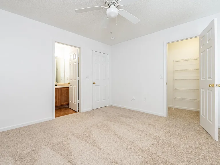 Crown Point at Kingsport Drive — Photo 43
