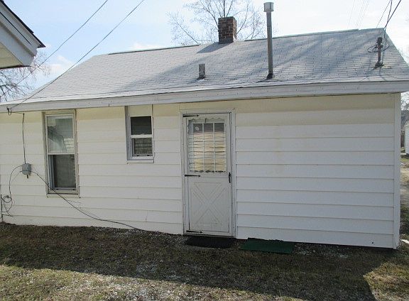 2nd image of 821 1/2 S 35th St