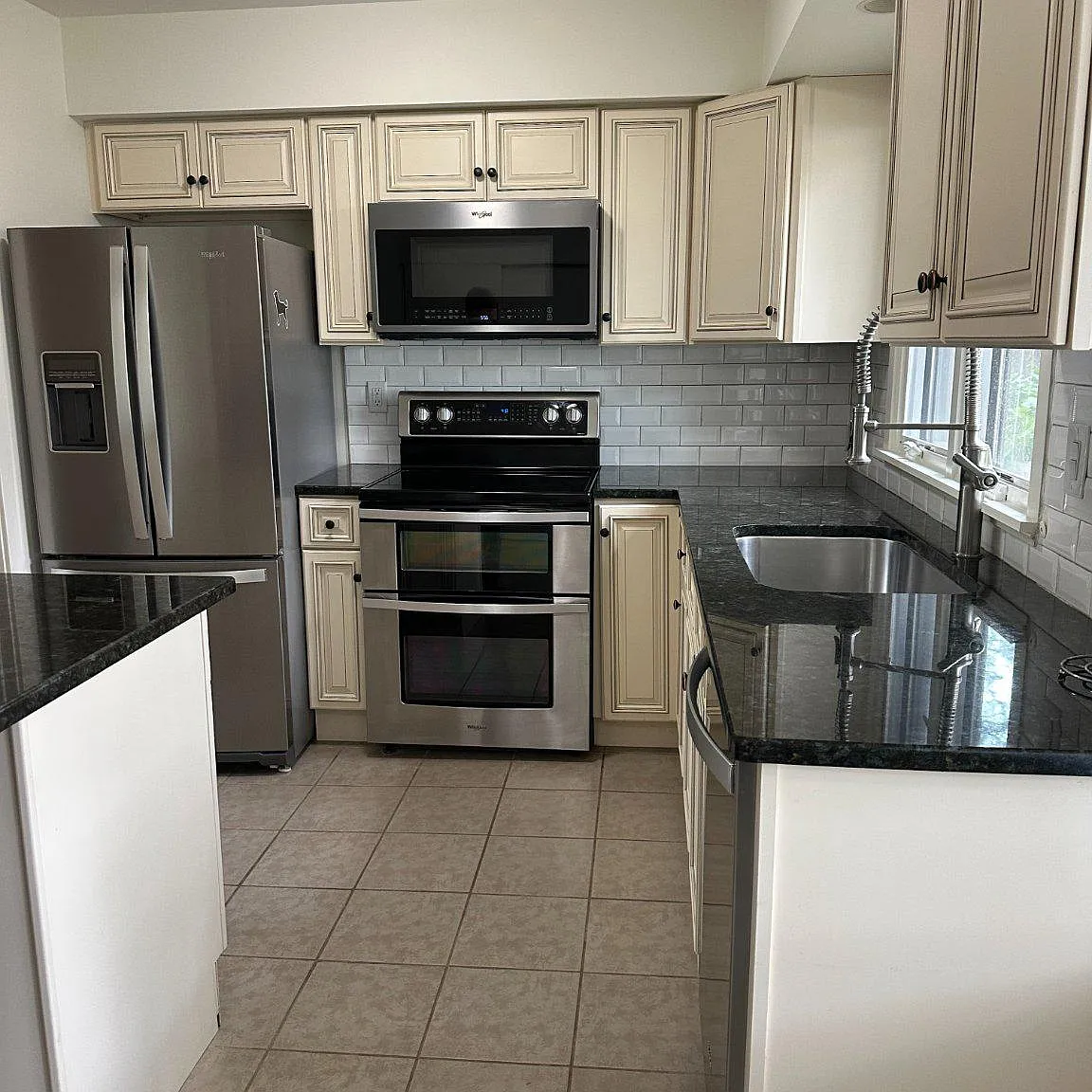2 bed, 2.5 bath, 1890 sqft, $2,200 — Photo 3