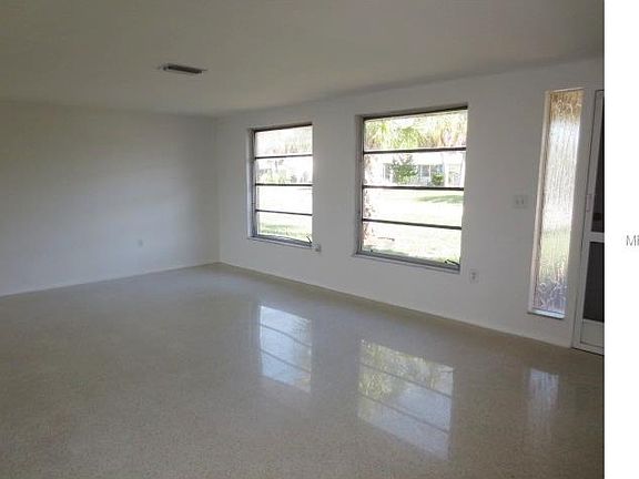 3rd image of 2 Caroll Cir