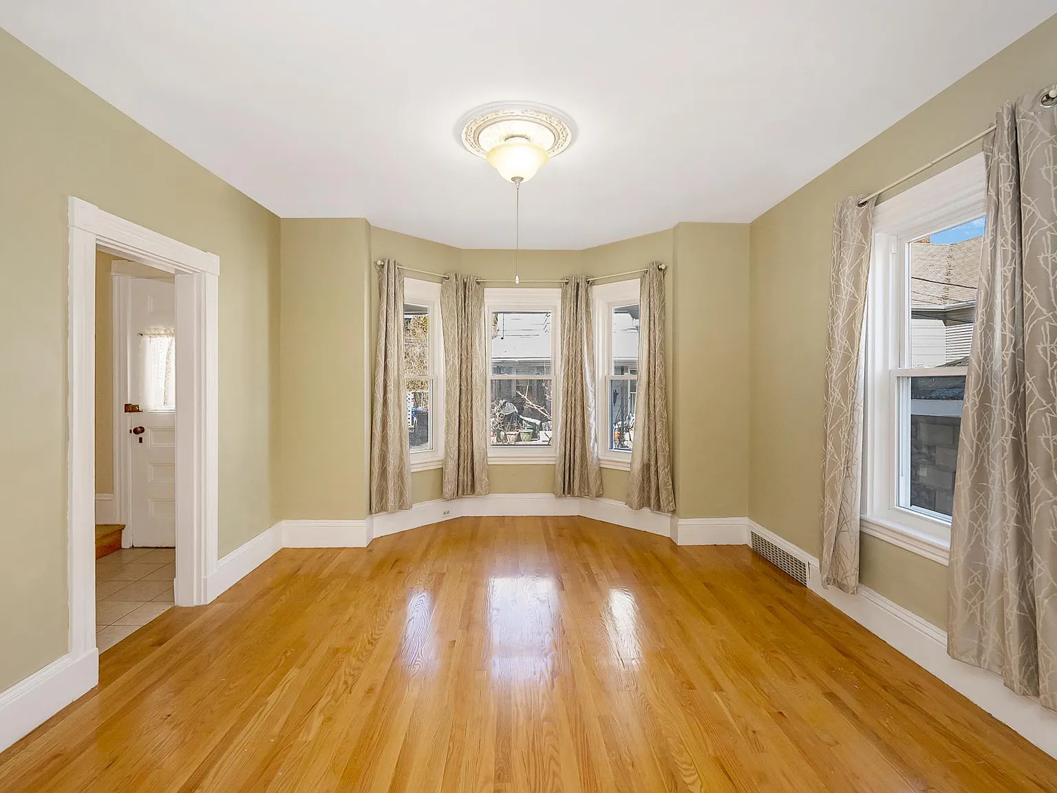 3 bed, 1269 sqft, $3,500 — Photo 4