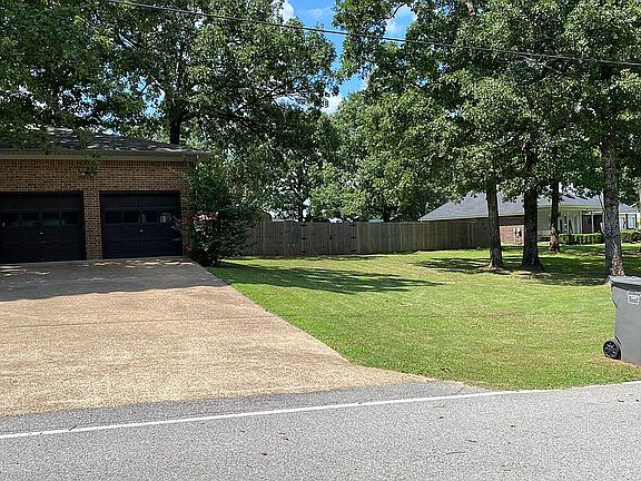 2nd image of 8 Barrett Ln