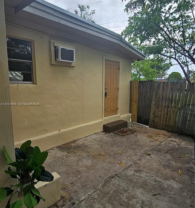 1st image of 1840 Fern Rd #3