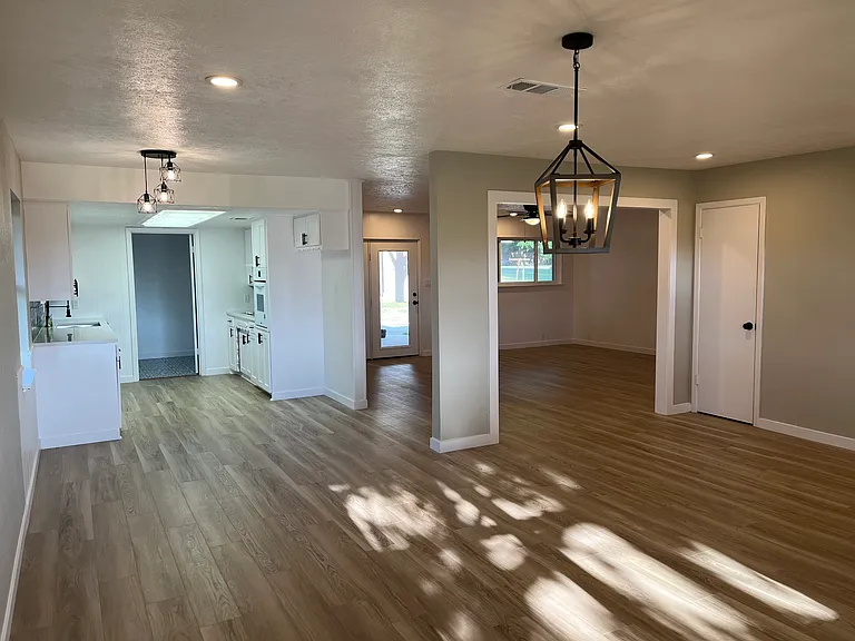 709 S Farmington Rd — Photo 10