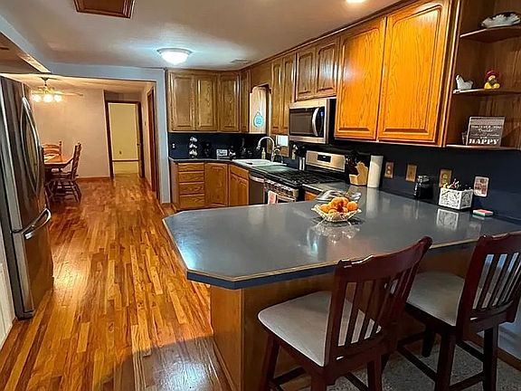 3rd image of 410 N College St
