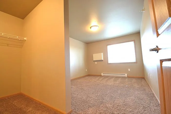 Sidney Apartments — Photo 31