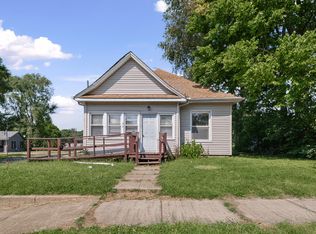 902 E Park St, Urbana, IL 61802