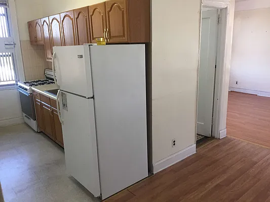 Rented by Metroline Realty | media 20