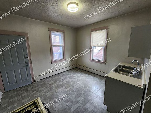 2nd image of 3932 Alder St Rear 2