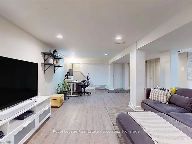 925 Kingsway Dr #BASEMENT — Photo 9