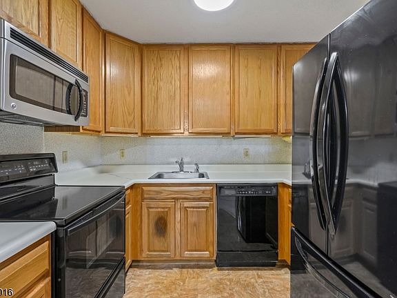 4th image of 89 Park Edge BLDG 1 #3F