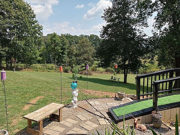 5th image of 140 Fox Run Dr
