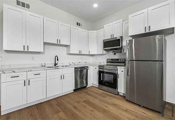 4th image of 3030 1st St