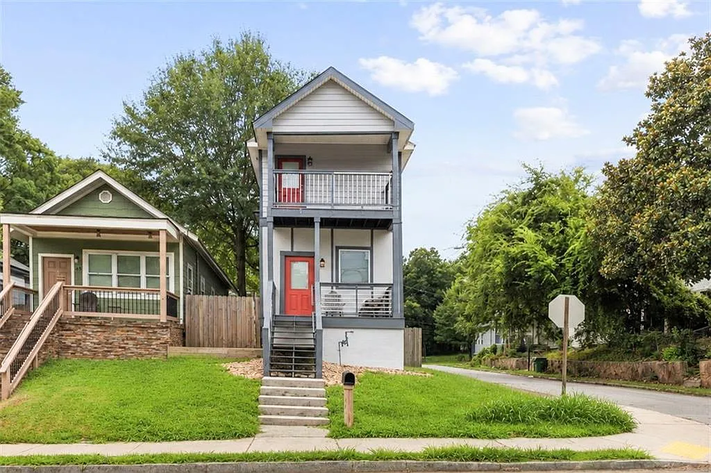 3 bed, 2.5 bath, 1448 sqft, $2,100 — Photo 1